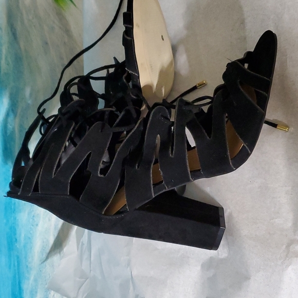 CHARLOTTE Russe lace up chunky heels w/Zipper in back .size 8 - Picture 3 of 6